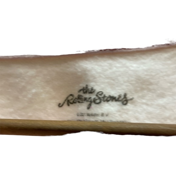 Rolling Stones pink sweater in size m. Great print in EUC - Picture 3 of 4